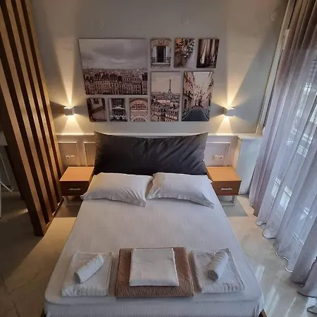 Center Point Apartment *