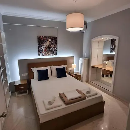 Center Point * Salonic